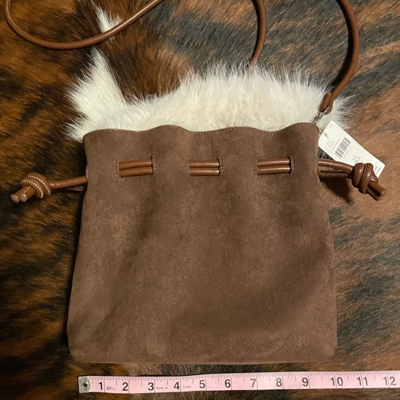 Cinched Suede Faux Fur Bucket Bag - Picture 8 of 8